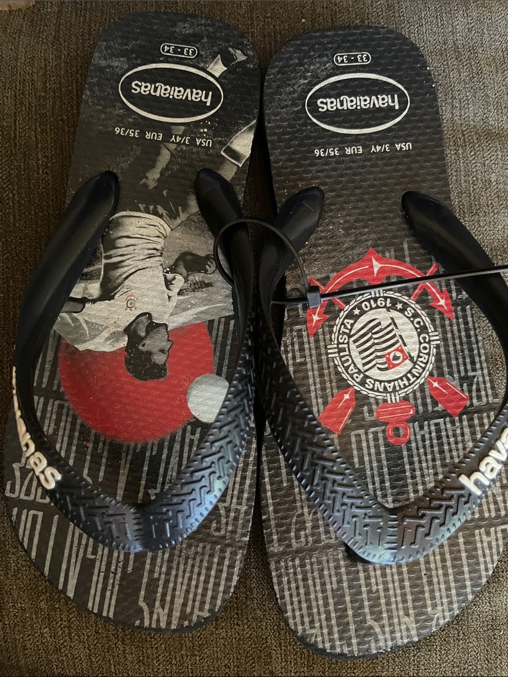 Havaianas kids  Black Flip Flops with Red Graphic Sz 3/4 youth